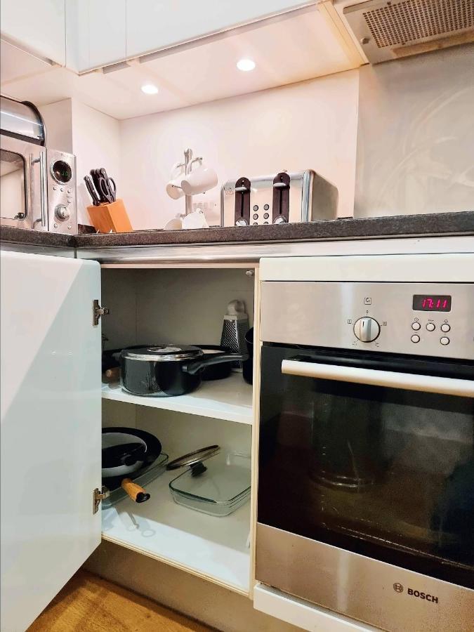 Your Riverside Home 2 With Private Balcony Londra Esterno foto