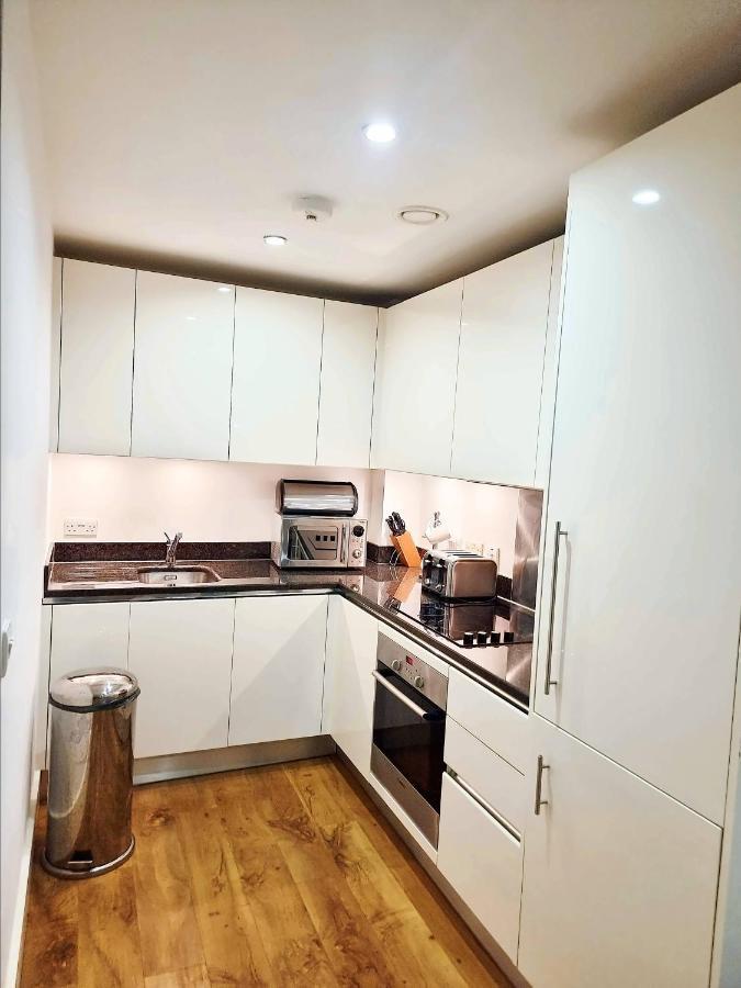 Your Riverside Home 2 With Private Balcony Londra Esterno foto