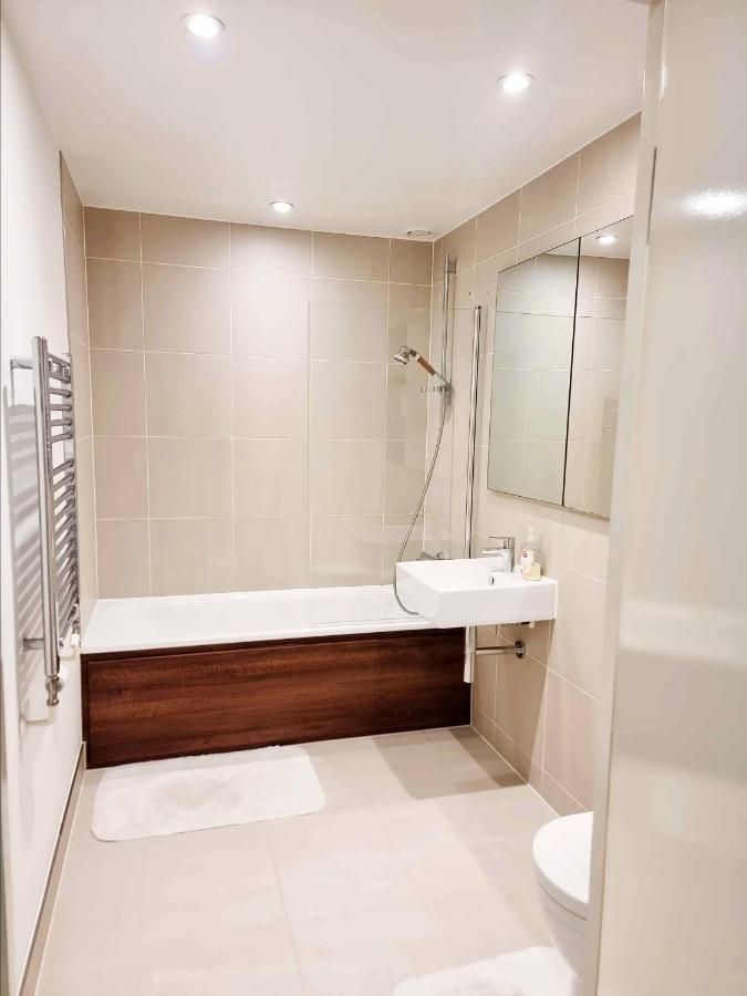 Your Riverside Home 2 With Private Balcony Londra Esterno foto
